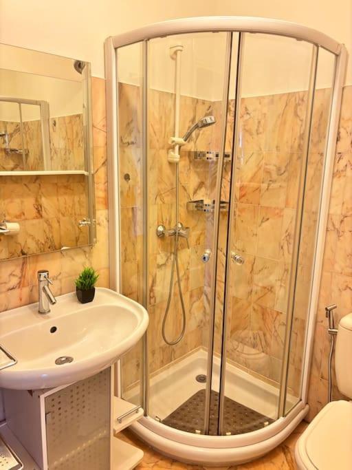 Appartamento Lumineux Vue Mer, Piscine Et Tennis Nizza